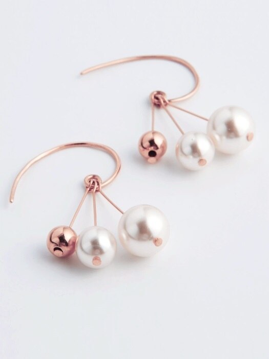 Snail ``drop`` Pearl Earring