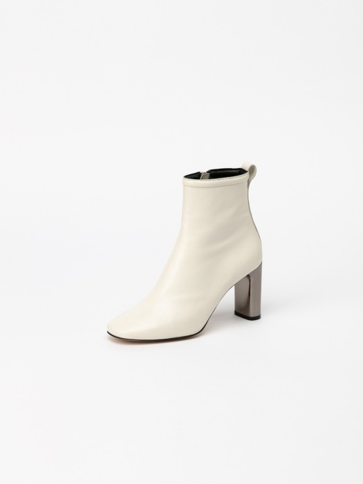 Silverlette Boots in Ivory White
