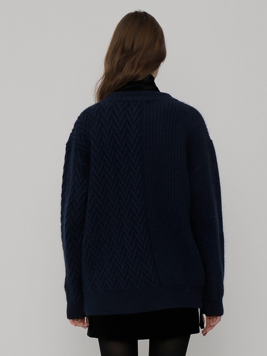 [UNISEX] R V CABLE KNIT_NAVY