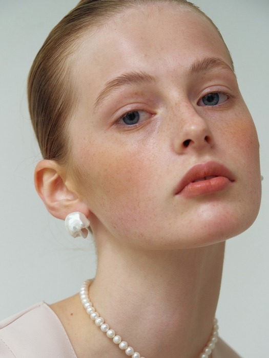 Wiggly Pearl Earrings