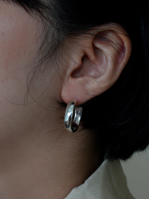 volume bold earring