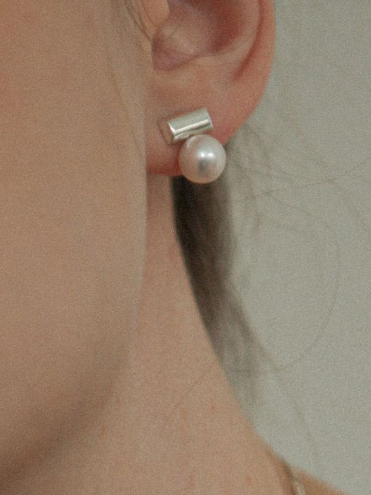Tiny Valentine Pearl Earring Ver. 2
