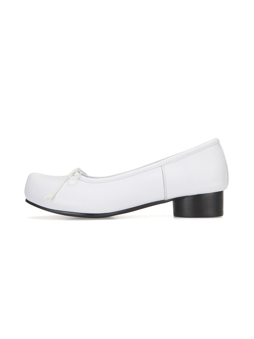 Pointed toe ballerina pumps | White