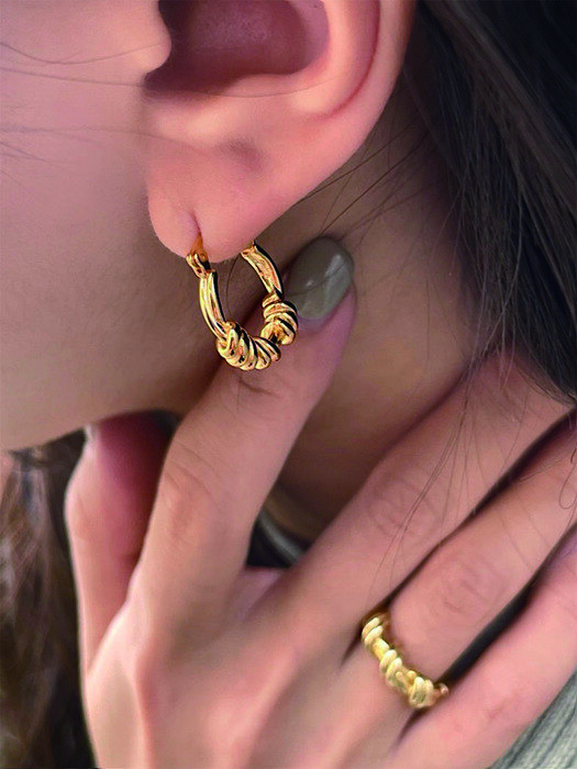 Twist knot earring