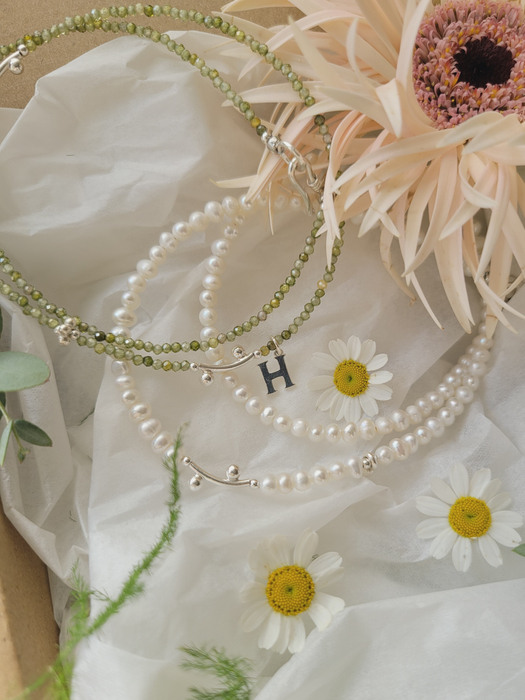 spring H necklace 