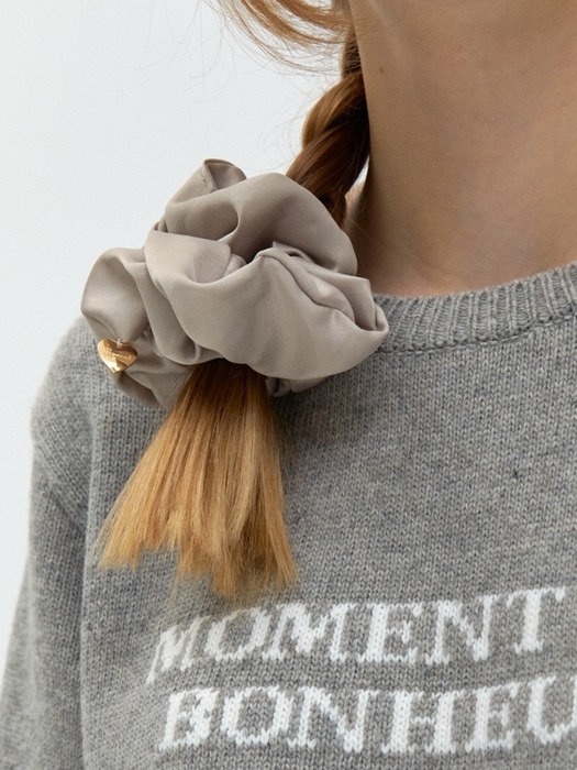 heart charm scrunchie - taupe