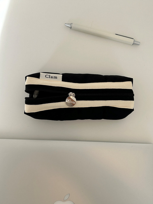 Clam round pencilcase _ Quilting black