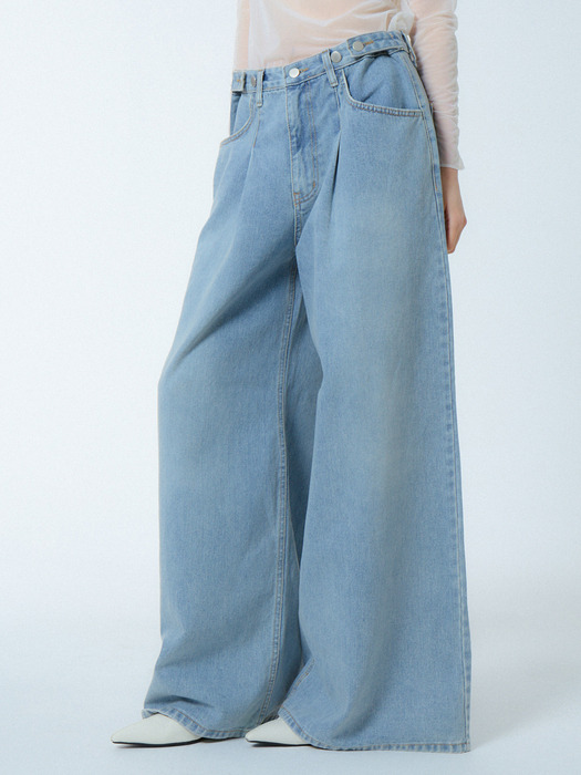 턱 와이드 플레어 데님팬츠 블루_TUCK WIDE FLARE DENIM PANTS BLUE