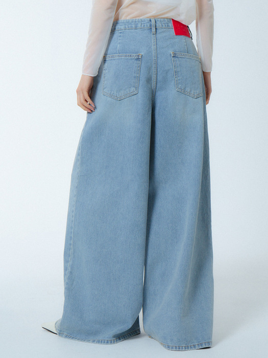 턱 와이드 플레어 데님팬츠 블루_TUCK WIDE FLARE DENIM PANTS BLUE