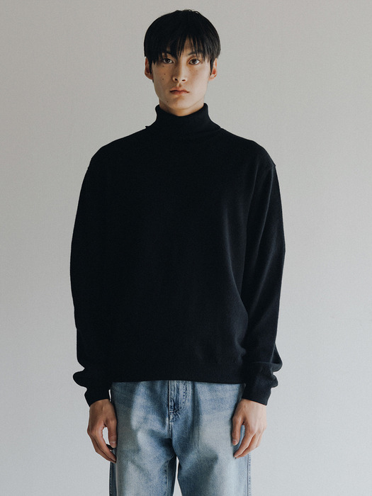 Merino Wool Turtleneck Sweater (Black)