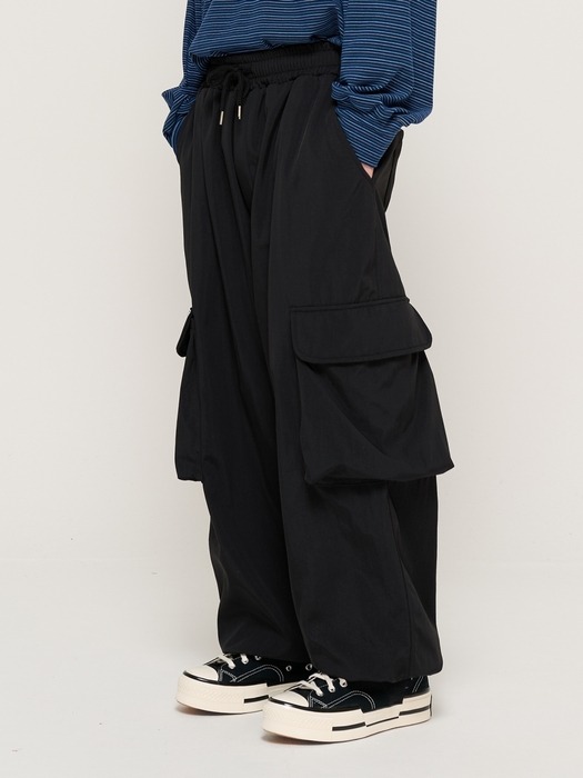 WIND ANORAK NAPPING WIDE CARGO PANTS (BLACK)