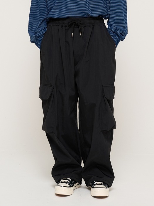 WIND ANORAK NAPPING WIDE CARGO PANTS (BLACK)