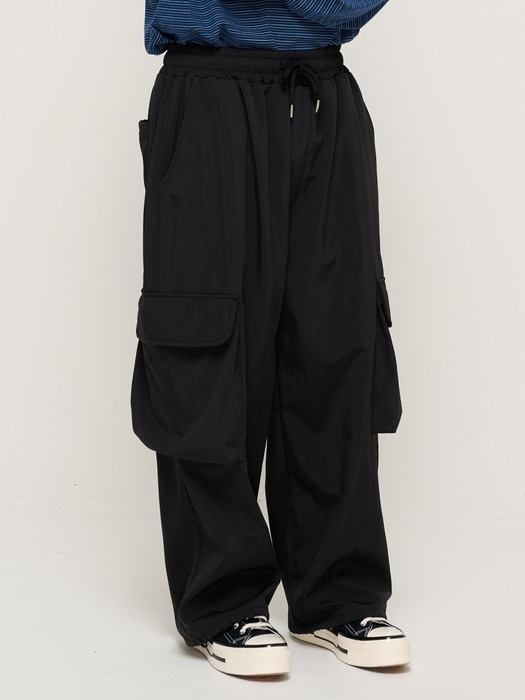 WIND ANORAK NAPPING WIDE CARGO PANTS (BLACK)