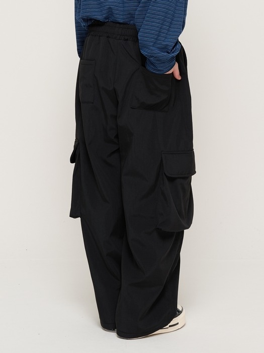 WIND ANORAK NAPPING WIDE CARGO PANTS (BLACK)