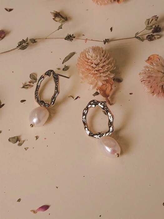 O Pearl Earrings