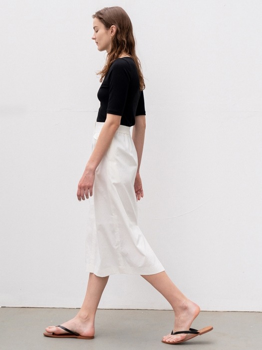 [ESSENTIAL] H-Line Midi Skirt White