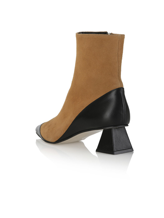 Carly Ankle Boots / B556 Camel SD+Black