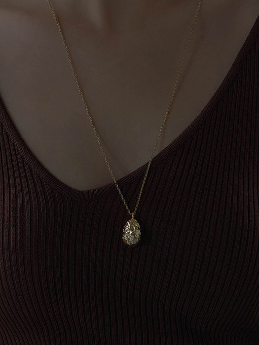 Molten lava necklace