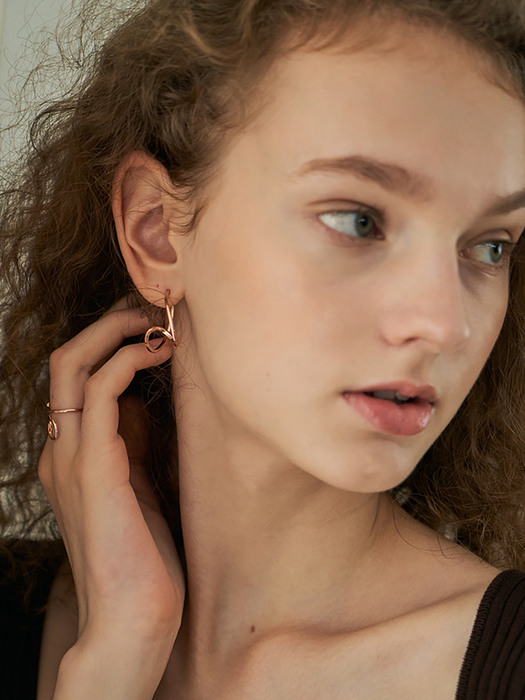 EM0916 bold spirals earring