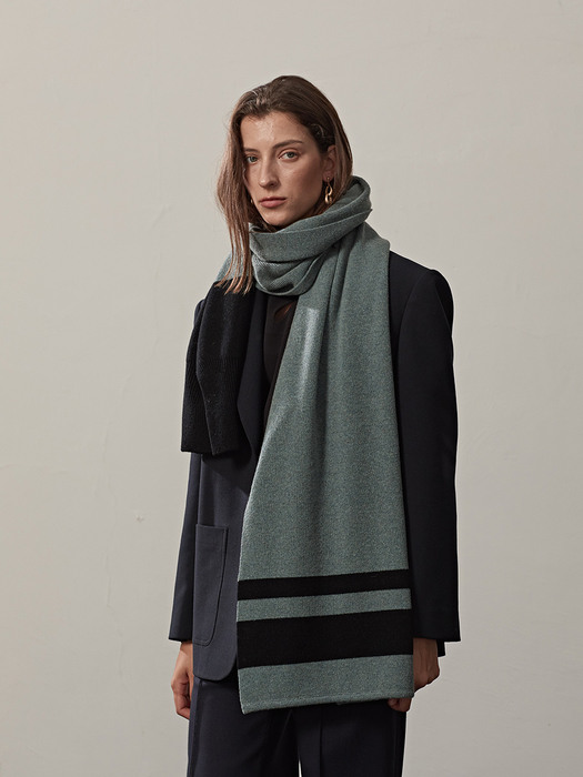 COLOR BLOCK KNITTED WOOL MUFFLER(SKY+BLACK)