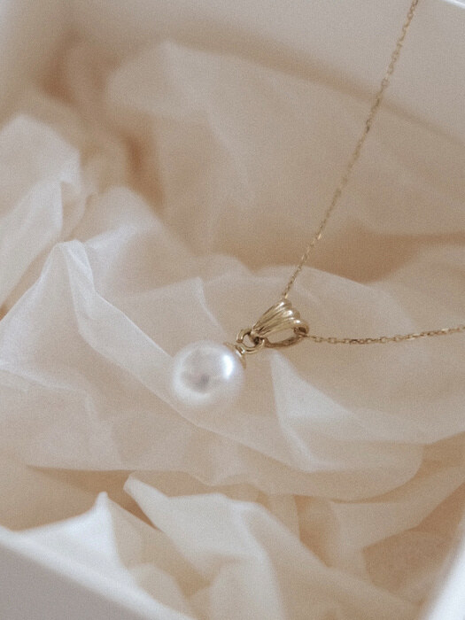 14k Classic Pearl Necklace