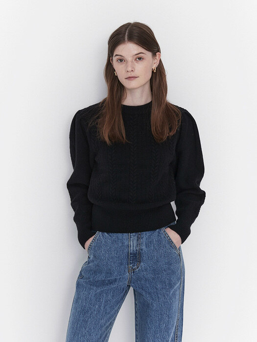 ROUND NECK CABLE PULLOVER (moat black)