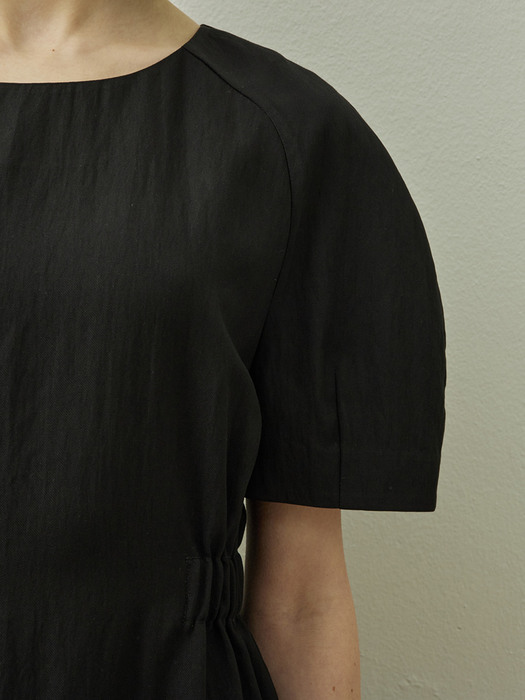 Sleeve tuck detail banding half sleeve onepiece_BLACK
