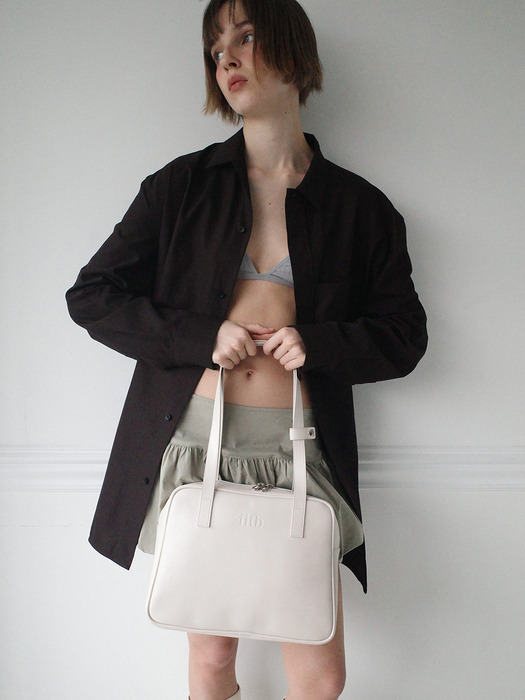 Trapezoid Middle Shoulder Bag (eggshell)