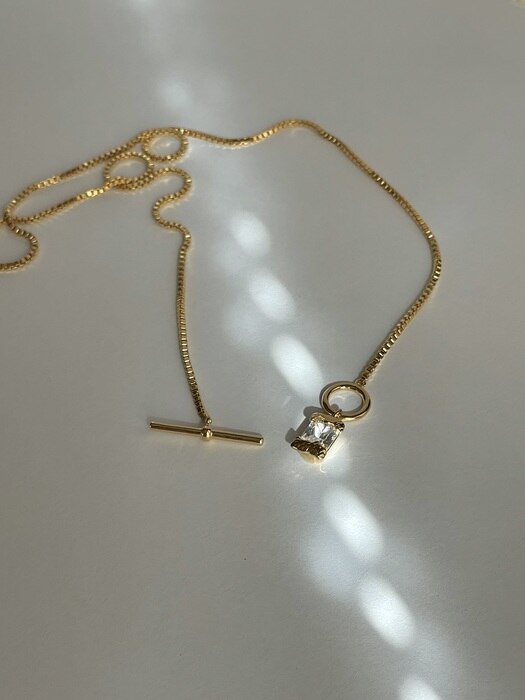 lily gold necklace