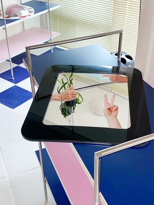 Finger acrylic mirror