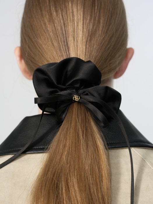 ribbon charm scrunchie (satin) - black (M)