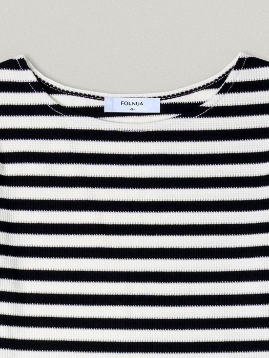 BOAT NECK STRIPE SLEEVE T-SHIRT IN IVORY BLACK