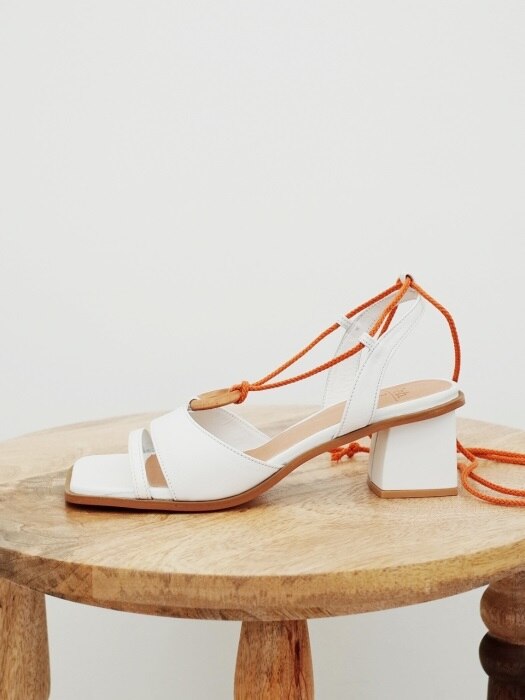 Wood ring strap sandals White