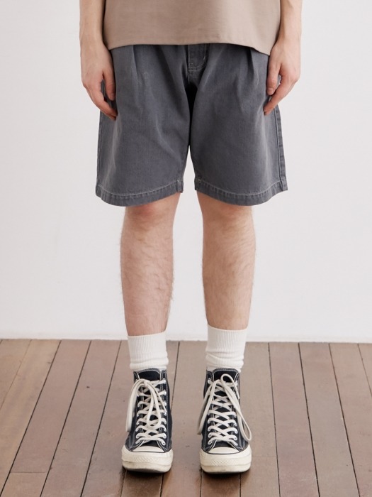 Washed One Tuck Denim Shorts [Light Grey]
