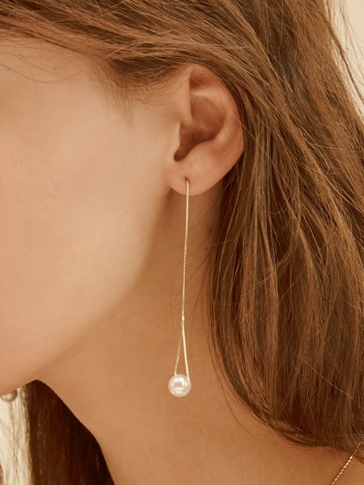 simple pearl `drop` earring