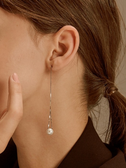 simple pearl `drop` earring