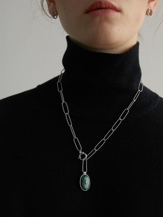 Oval moon (Malachite, Onyx) necklace