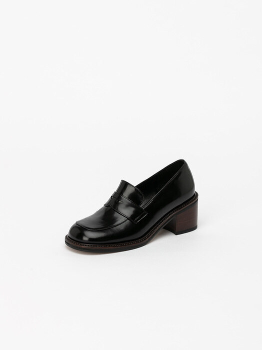 Le Ban Saint Loafers in Black