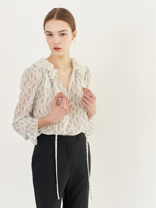 LAURA Floral print ruffle collar blouse (Cream ivory)