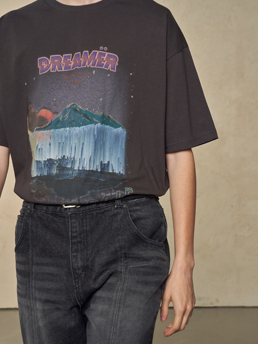UNISEX DREAMER GRAPHIC  T-SHIRTS_CHACOAL