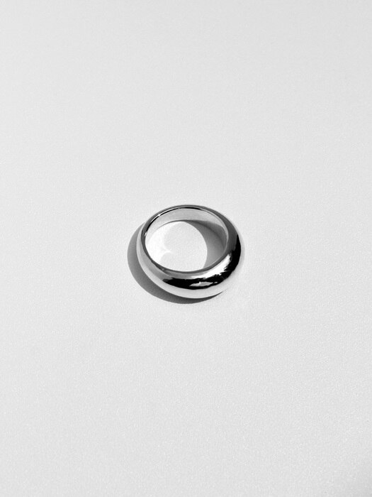 Simple bold ring