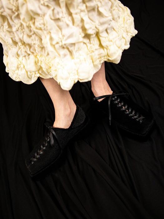 Squared toe lace up platforms | Warm black