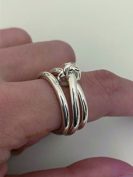 Wide knot ring