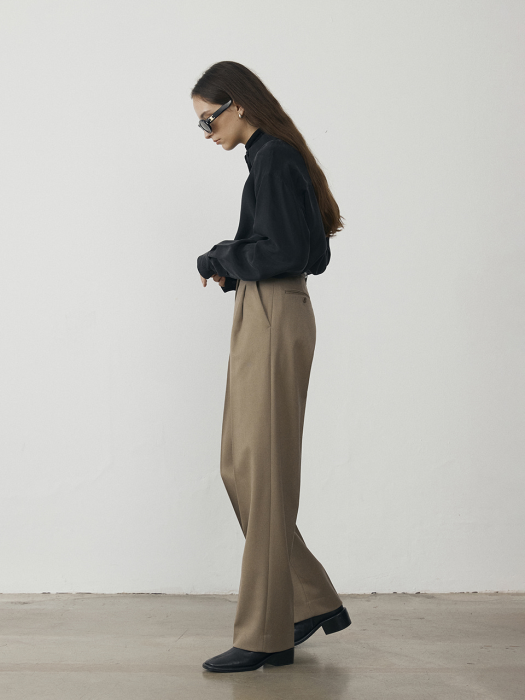 ONE-TUCK SEMI WIDE WOOL SLACKS OLIVE GREIGE_UDPA1D214E3