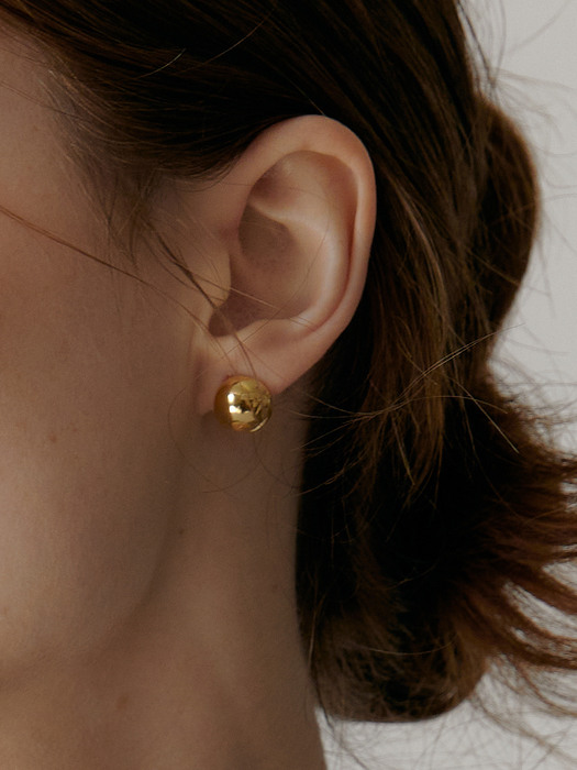 volume round gold earring (small)