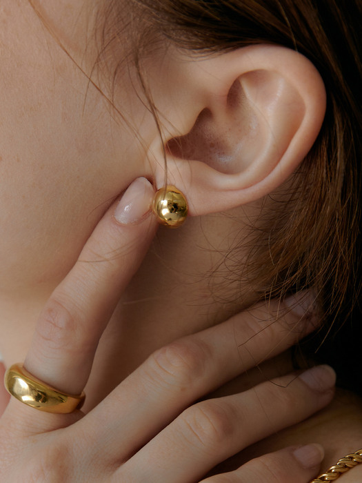 volume round gold earring (small)