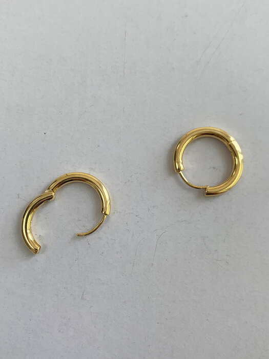 Basic Hoop Earrings (2Colors)
