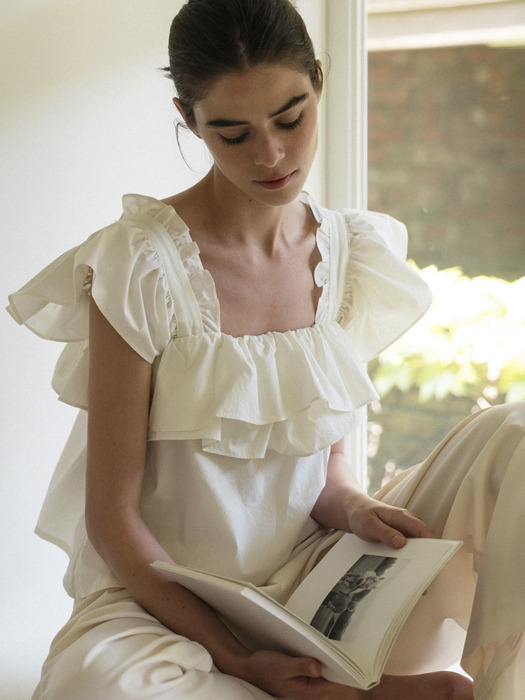 RUFFLE DETAIL BLOUSE_TT2S106