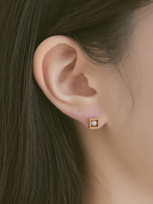 Open Cube Pearl Stud Earrings
