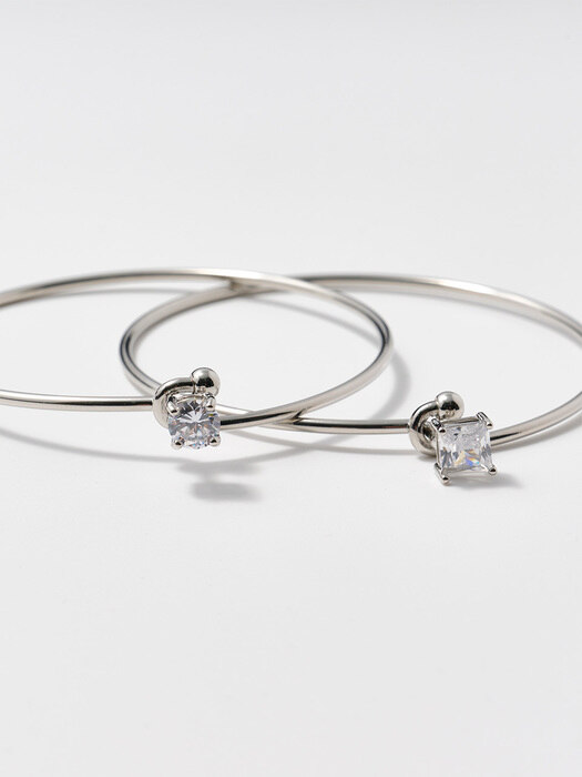 One Pointing Cubic Bangle